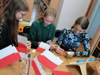 Edukacinis užsiėmimas „Piešiame ir gaminame vėliavėles“