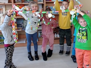 Edukacinis užsiėmimas, kalėdinių dekoracijų gamyba vaikams