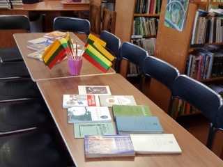  Biblioteka - tai vieta, kurioje žmonės gali pasisemti žinių!