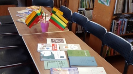  Biblioteka - tai vieta, kurioje žmonės gali pasisemti žinių!