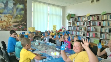 Terapia sztuką w bibliotece w Kamionce