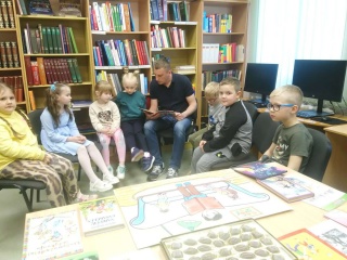 Akcija „Tėčiai skaito vaikams“ Baltosios Vokės bibliotekoje