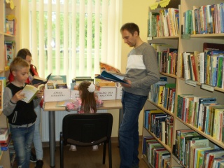 Akcijos „Tėčiai skaito vaikams“ Jančiūnų bibliotekoje