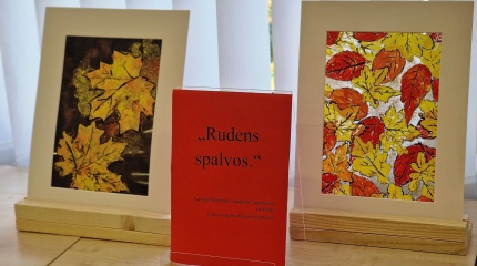 Šalčininkų bibliotekoje eksponuojama Šalčininkų „Santarvės“ gimnazijos moksleivių darbų paroda...